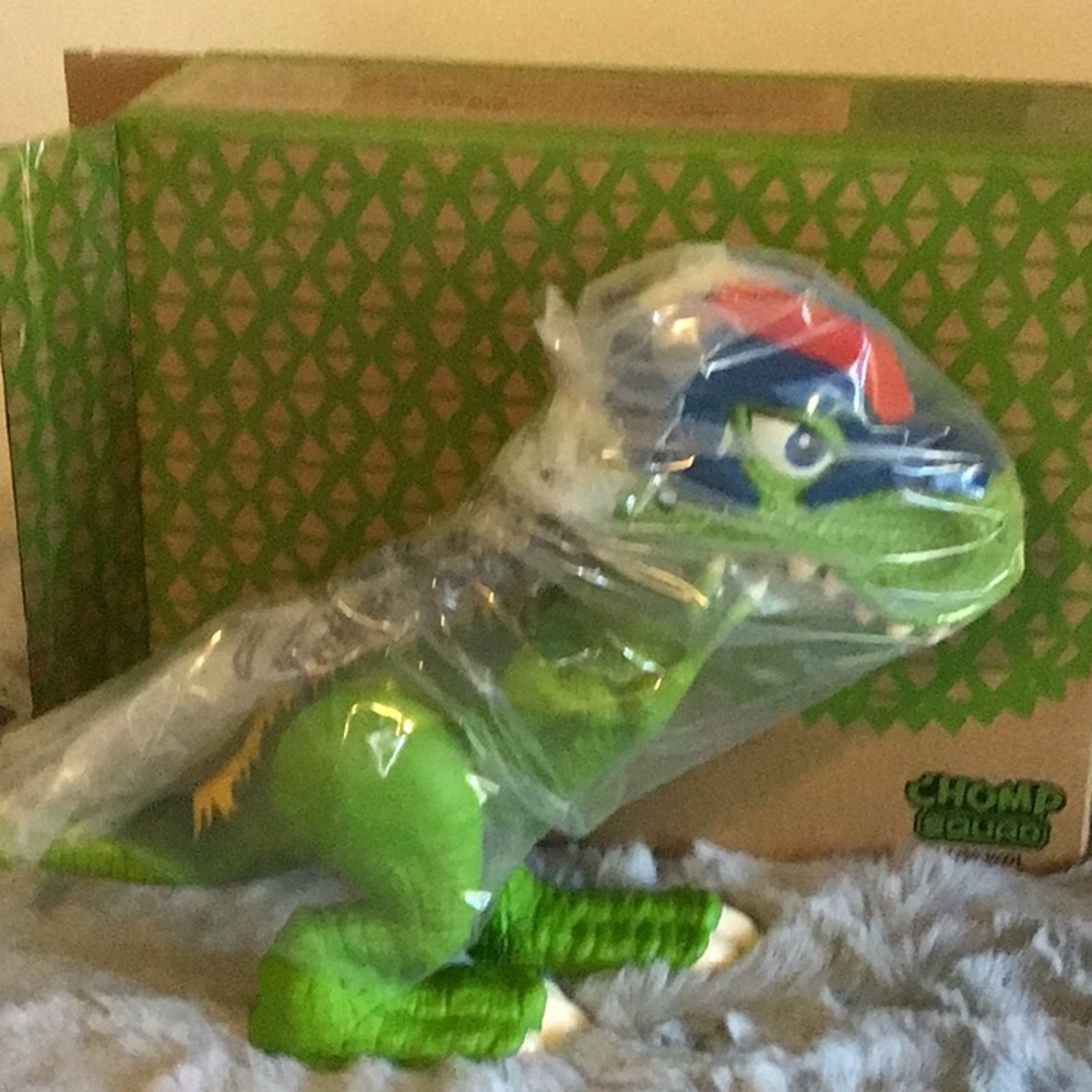 Green and Blue Reptile Model with Scaly Texture